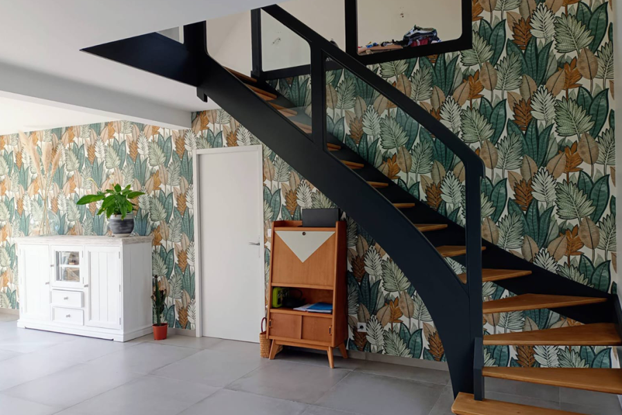 Papier peint escalier salon